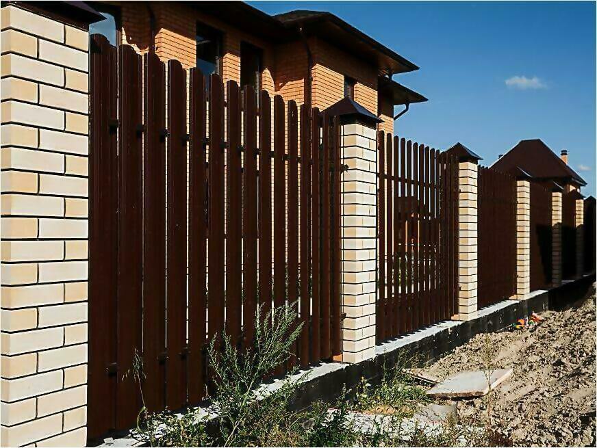 забор из штакетника 115м фото1 в Махачкале