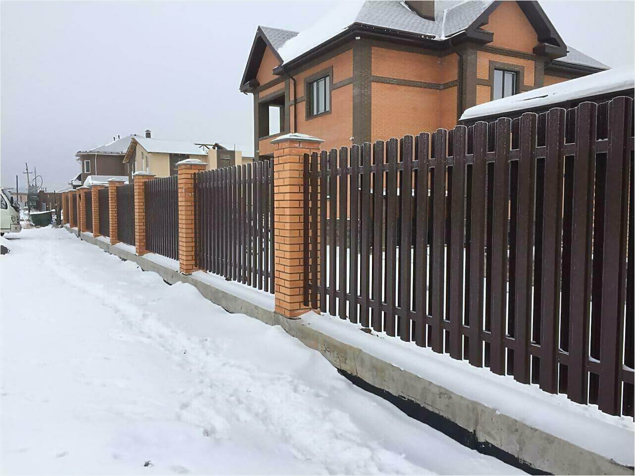 Забор из штакетника 95м фото1 в Махачкале