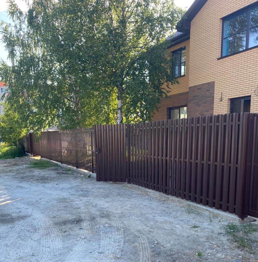 забор из штакетника шоколад фото1 в Махачкале