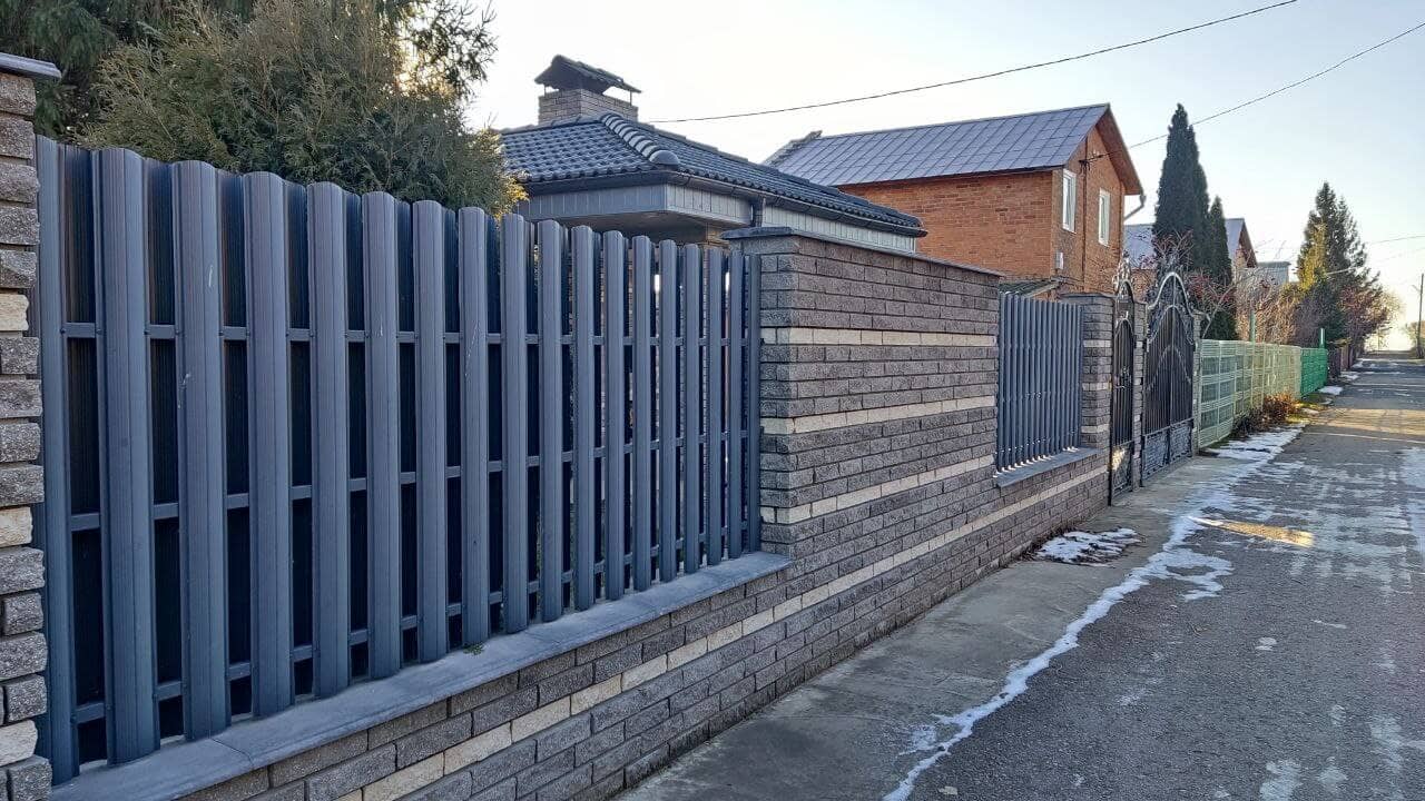 забор из штакетника RAL7024/7024 Серый графит двусторонний фото1 в Махачкале