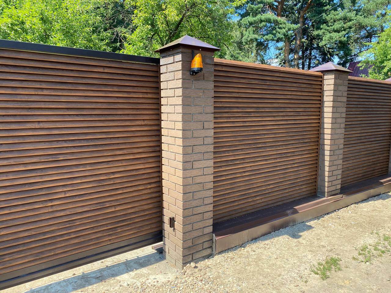 Забор-жалюзи с ламелями Реснички Printech Каштан фото1 в Махачкале