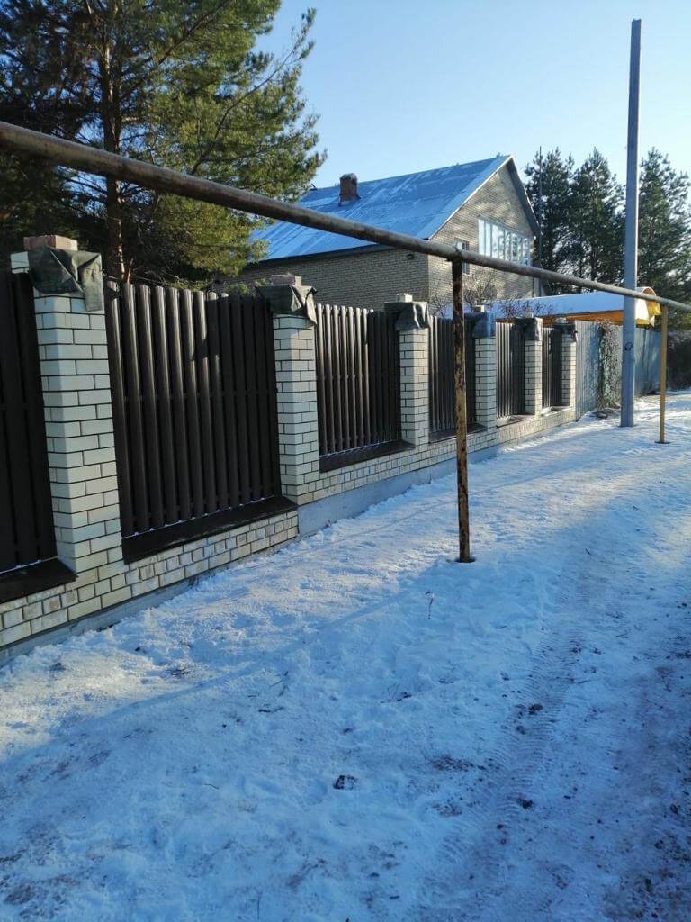 Забор из штакетника RAL8017 Шоколад в Махачкале