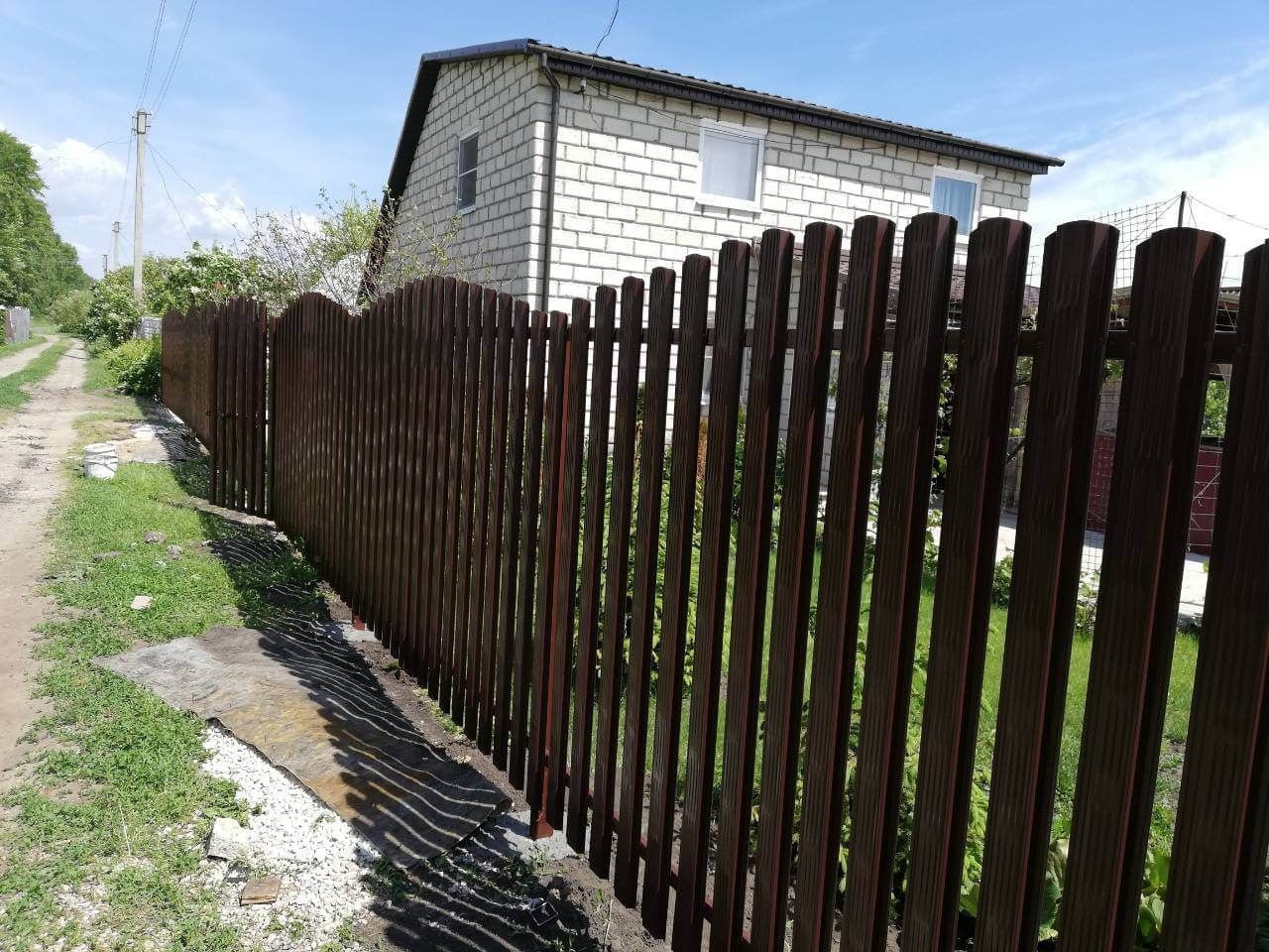 Забор из евроштакетника Плетенка 19м RAL8017 Шоколад в Махачкале