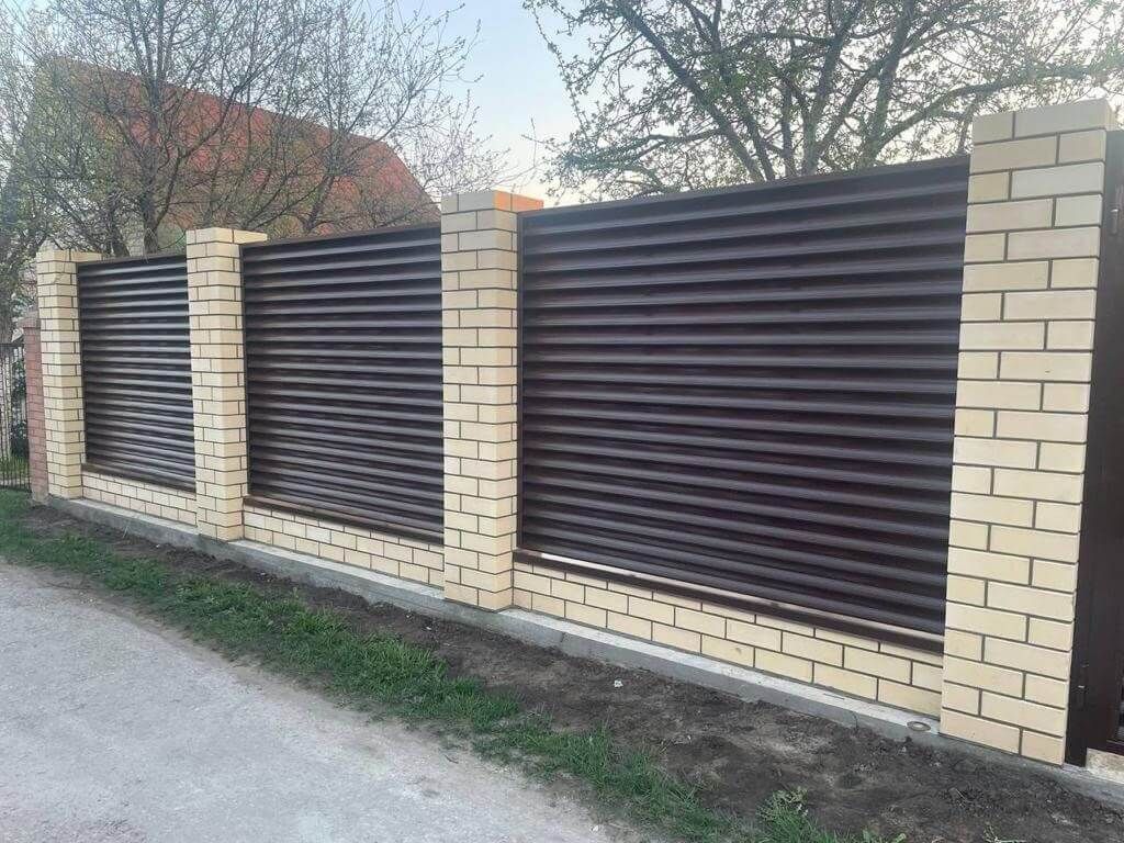 Забор c ламелями Еврожалюзи 23м RAL8017/8017 Шоколад 2-х сторонний фото 3 в Махачкале