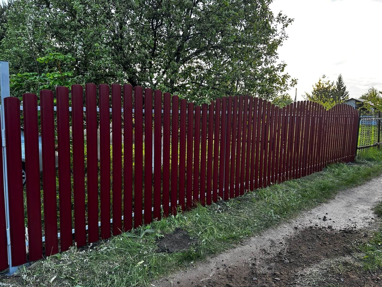Забор из евроштакетника 28м RAL3005 Красное Вино фото 3 в Махачкале