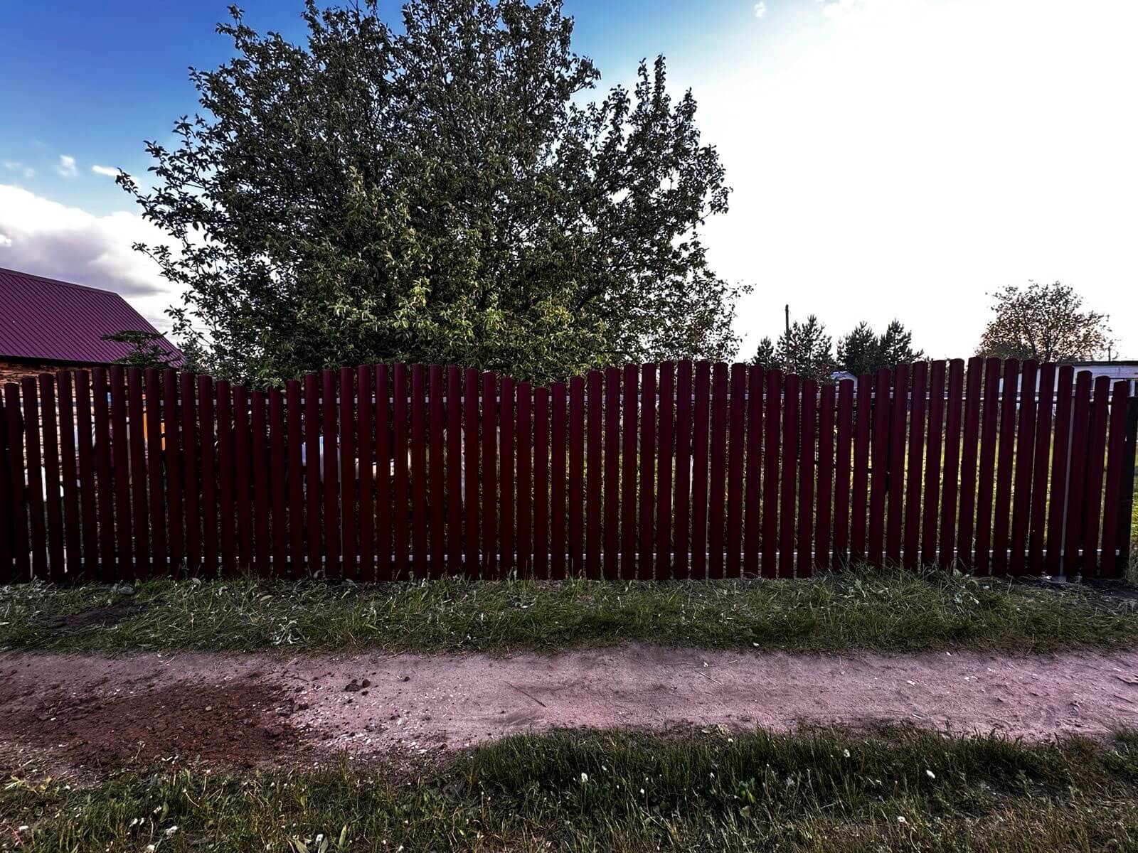 Забор из евроштакетника 28м RAL3005 Красное Вино фото 1 в Махачкале
