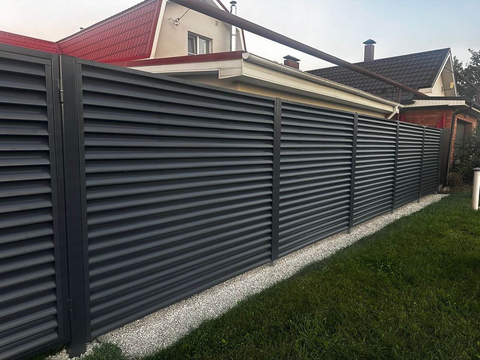Забор из ламелей Еврожалюзи 26м RAL7024/7024 Серый Графит двусторонний фото 3 в Махачкале
