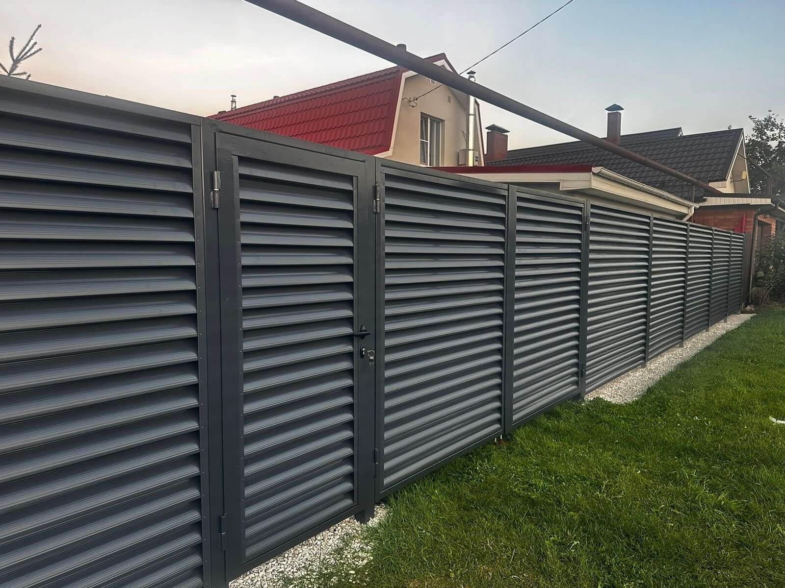 Забор из ламелей Еврожалюзи 26м RAL7024/7024 Серый Графит двусторонний фото 1 в Махачкале