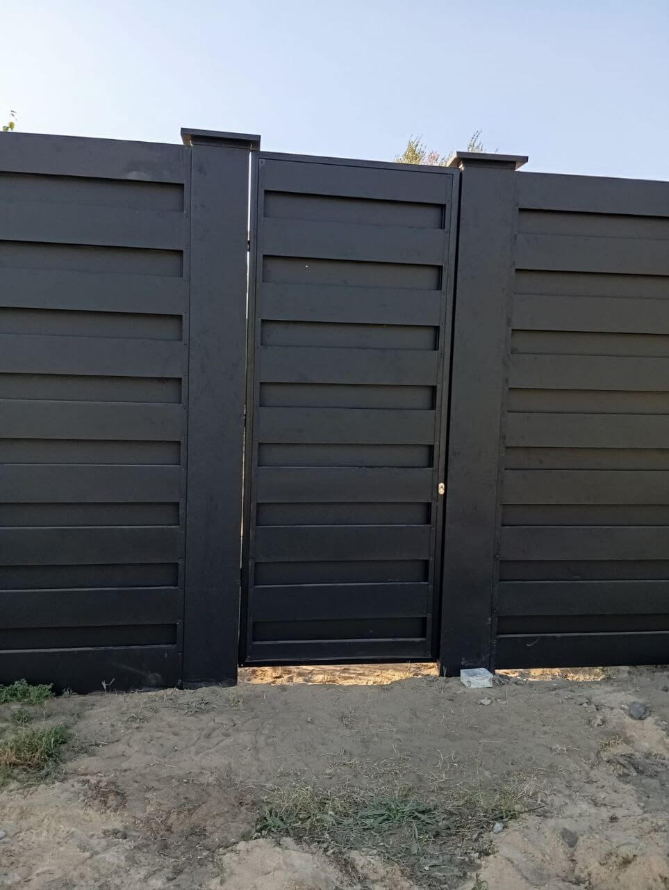 Забор-ранчо из металлопланкена 37м RAL9005 Черный МАТТЕ фото 3 в Махачкале