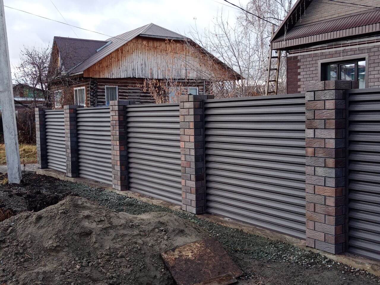Забор-жалюзи из ламелей ЭКО-Z-US (усиленные) 30м RAL8019/8019 Темный Шоколад двусторонний МАТТЕ в Махачкале