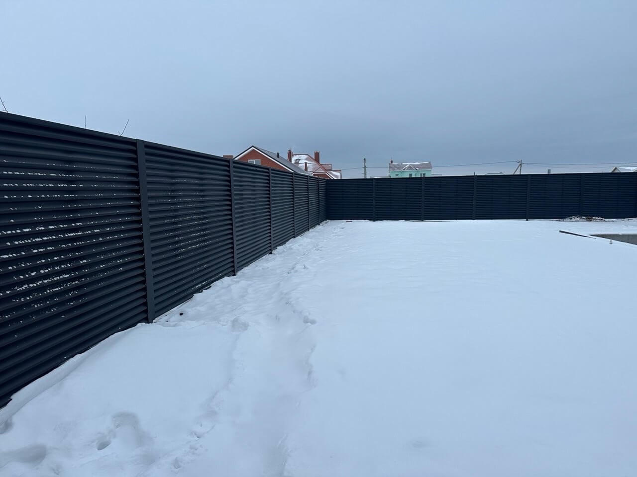 Забор-жалюзи из ламелей ЭКО-Z 130м RAL9005 Черный МАТТЕ фото 3 в Махачкале