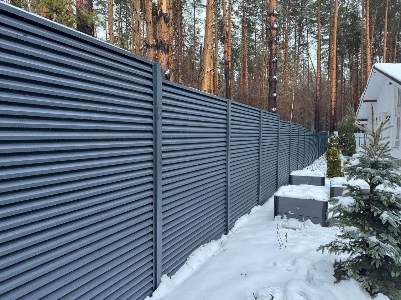 Забор-жалюзи из ламелей ЭКО-Z-US 54м RAL7024/7024 Серый Графит двусторонний МАТТЕ в Махачкале