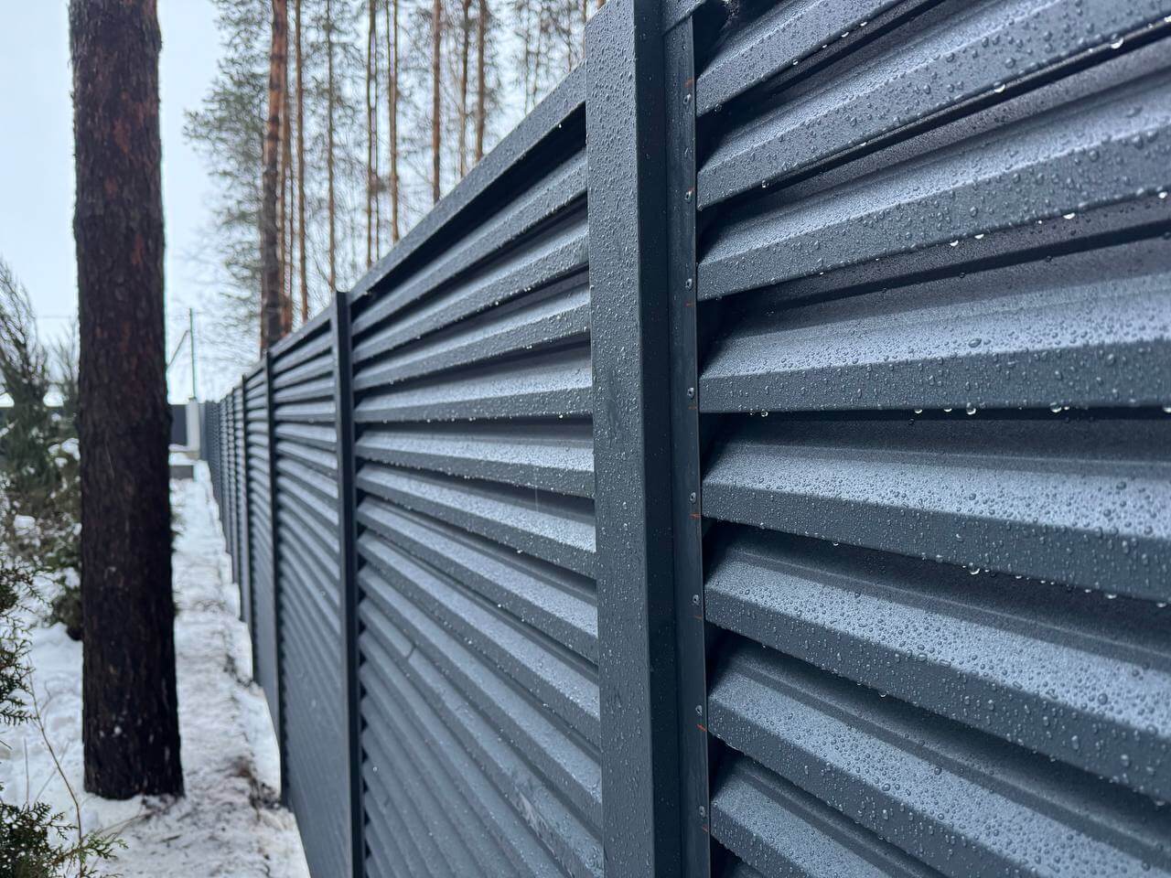 Забор-жалюзи из ламелей ЭКО-Z-US 54м RAL7024/7024 Серый Графит двусторонний МАТТЕ фото 1 в Махачкале