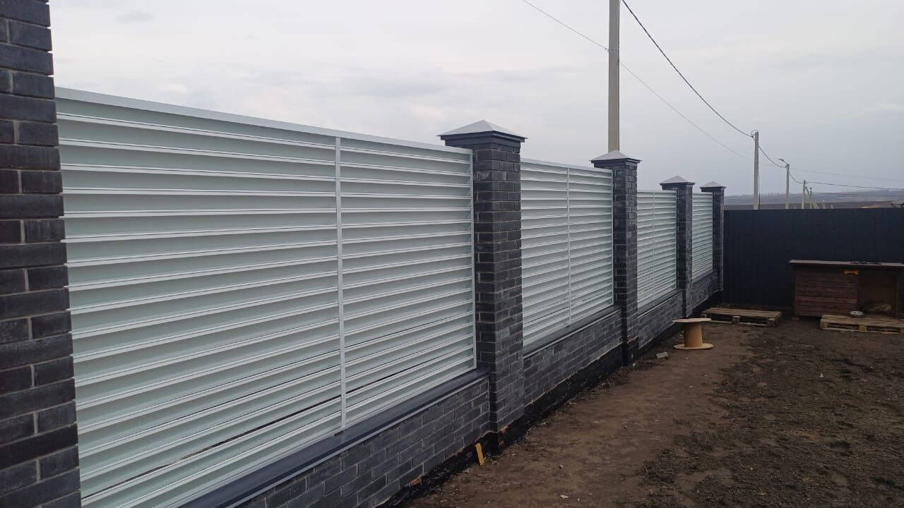 Забор-жалюзи из ламелей ЭКО-Z 94м RAL9003/9003 Белый двусторонний фото 1 в Махачкале