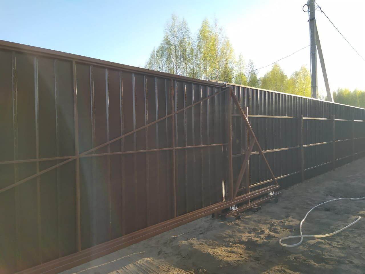 Забор из металлосайдинга ЕВРО-БРУС 25м Темный Каштан 3D Принтек фото 4 в Махачкале