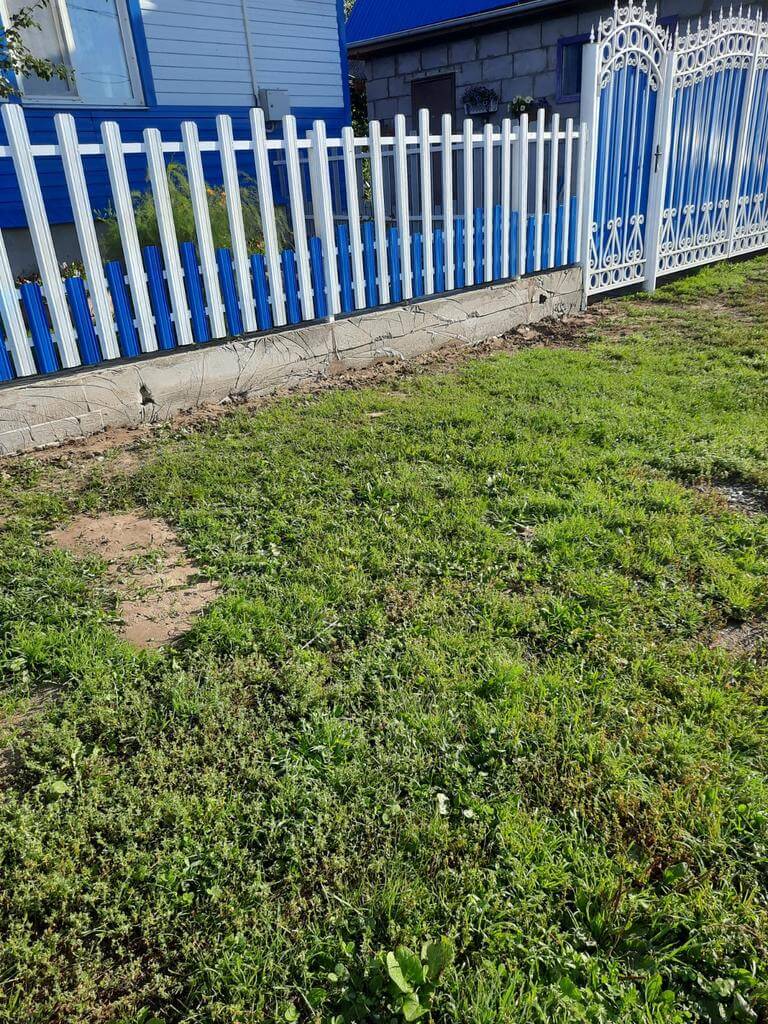 Забор из евроштакетника 14м RAL9003 Белый, RAL5005 Синий Сигнал фото 3 в Махачкале
