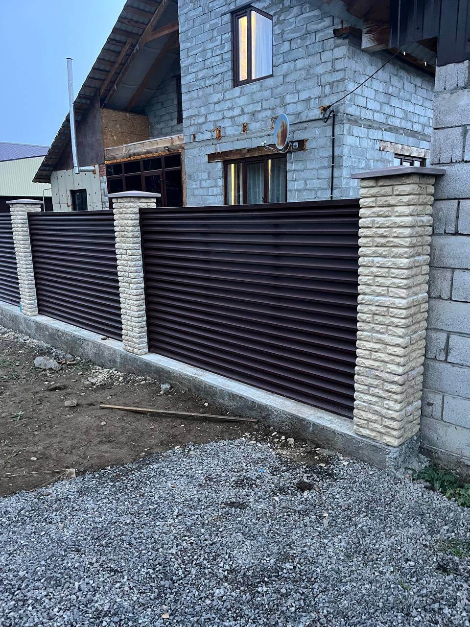 Забор-жалюзи из ламелей ЭКО-Z 18м RAL8017/8017 Шоколад двусторонний фото 2 в Махачкале