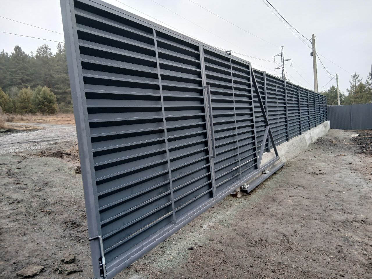 Забор-жалюзи из ламелей Хай-Тек 37м RAL7024/7024 Серый Графит двусторонний МАТТЕ фото 7 в Махачкале