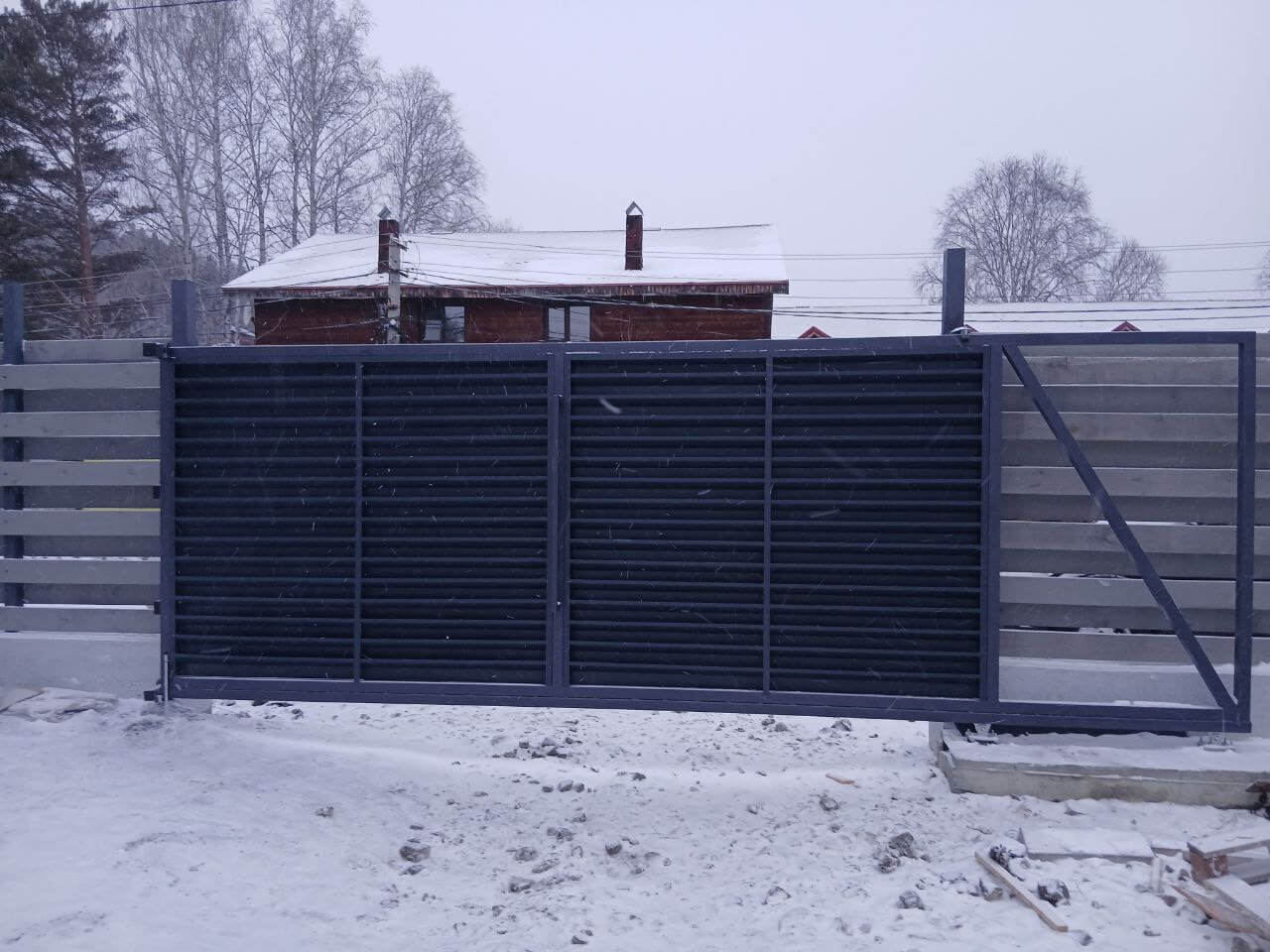 Входная группа из ламелей Хай-Тек RAL7024/7024 Серый Графит двусторонний МАТТЕ фото 17 в Махачкале