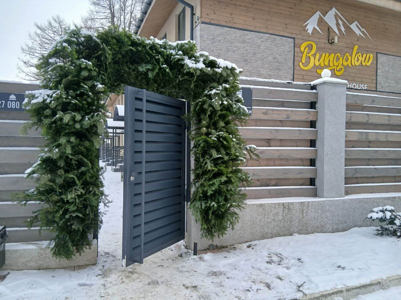 Входная группа из ламелей Хай-Тек RAL7024/7024 Серый Графит двусторонний МАТТЕ фото 15 в Махачкале