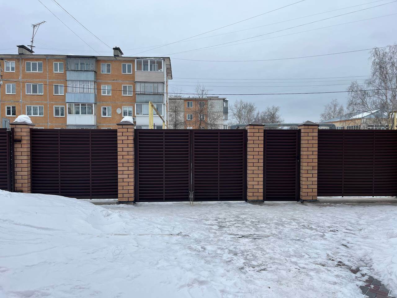 Забор-жалюзи из ламелей ЭКО-Z 87м RAL8017/8017 Шоколад двусторонний МАТТЕ фото 1 в Махачкале