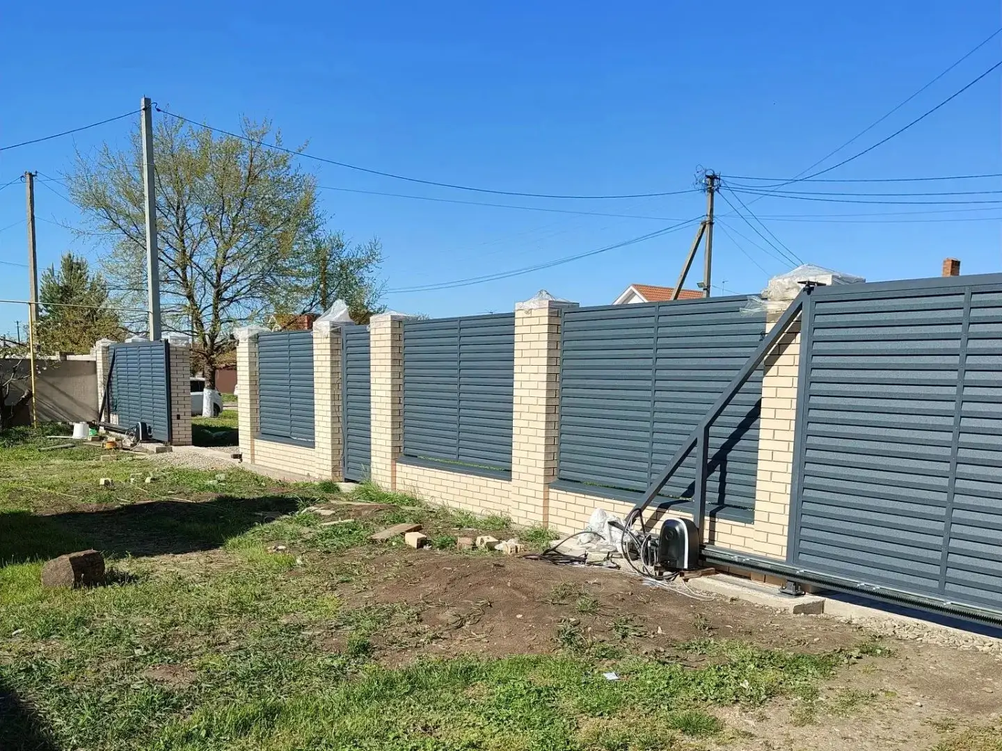 Забор-жалюзи из ламелей Реснички 16м RAL7024 Серый Графит Стальной Бархат фото 1 в Махачкале