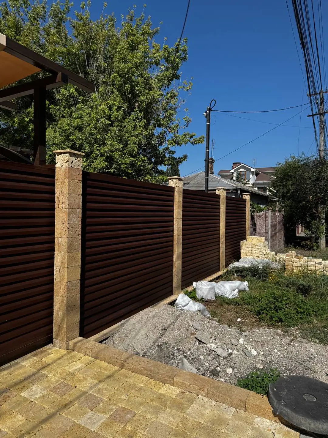 Забор-жалюзи из ламелей Реснички 12м RAL8017 Шоколад МАТТЕ фото 6 в Махачкале