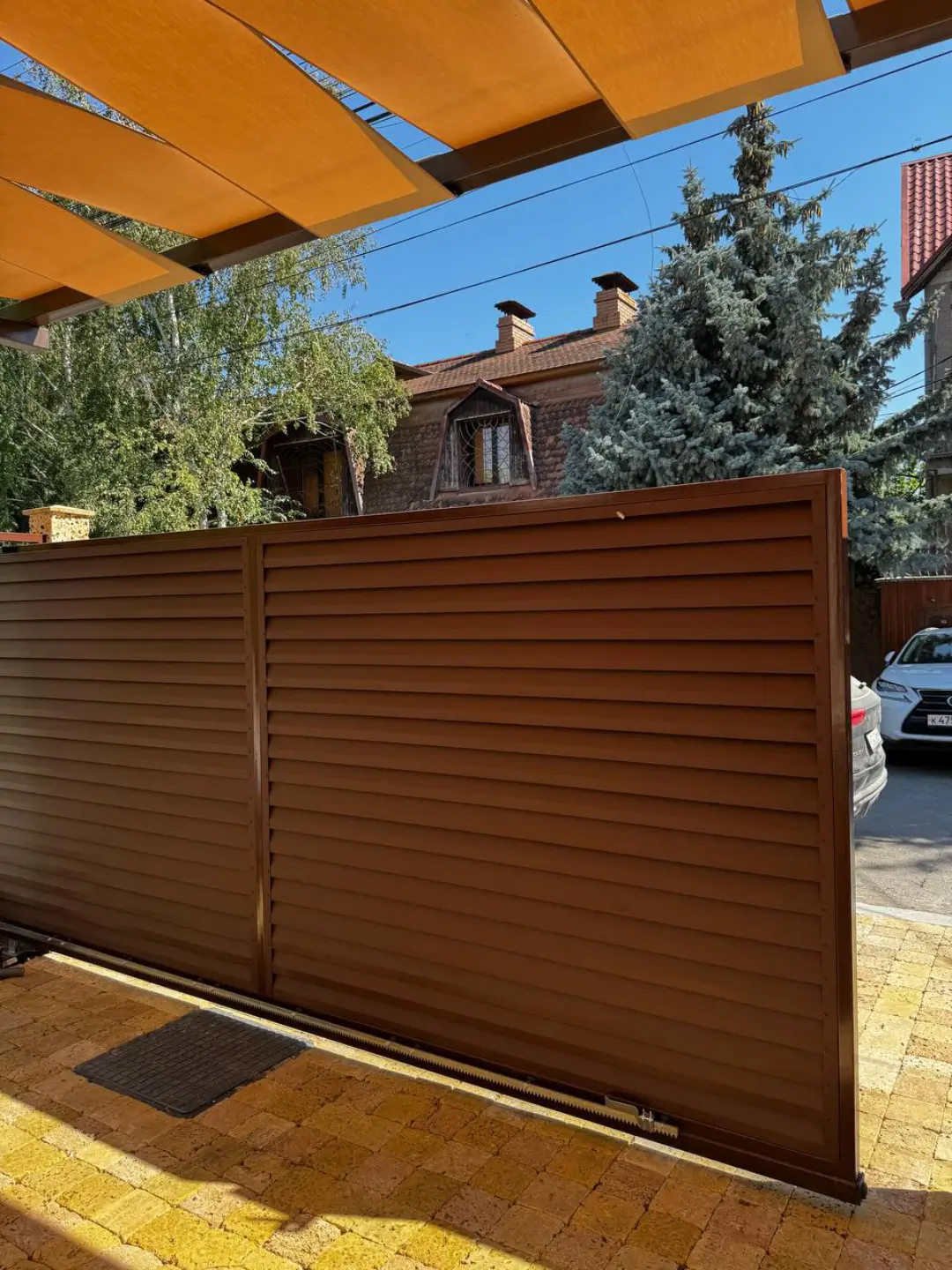 Забор-жалюзи из ламелей Реснички 12м RAL8017 Шоколад МАТТЕ фото 3 в Махачкале